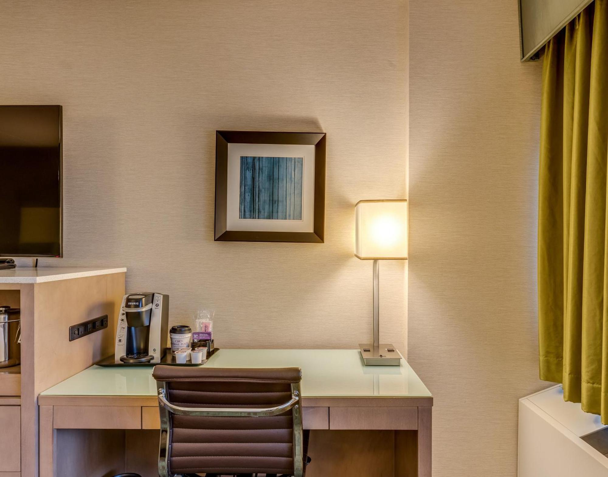 Crowne Plaza Lansing By Ihg Hotel Exterior photo